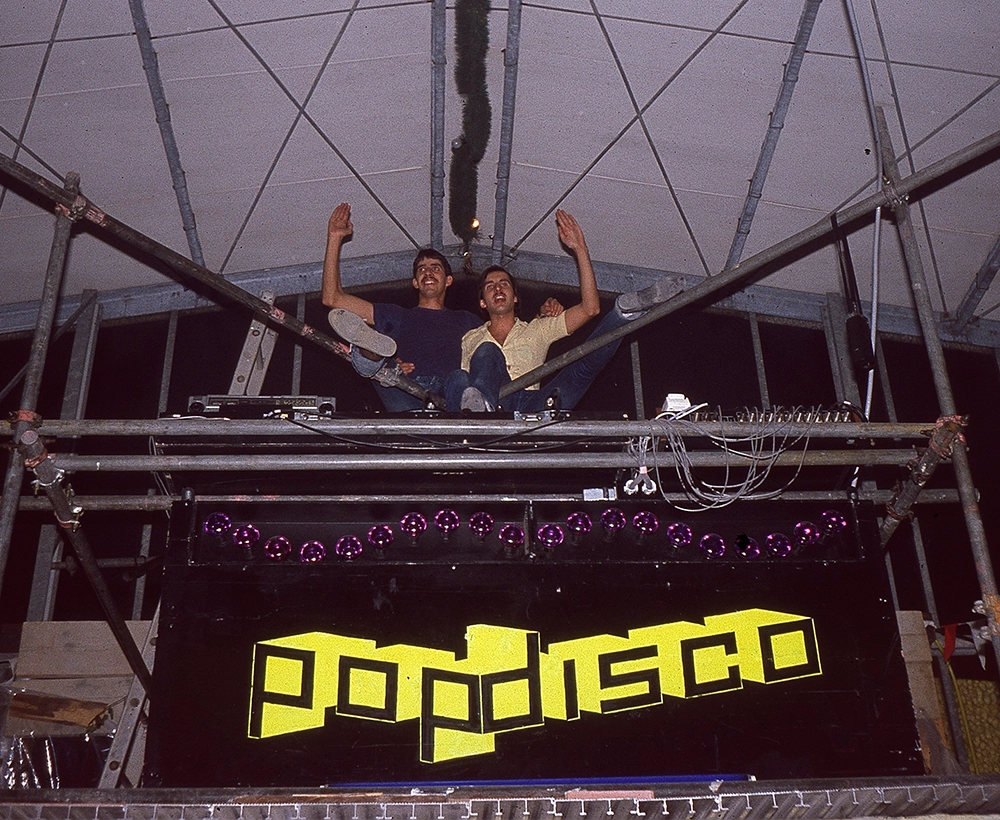 Unternehmensgebäude im Sonnenuntergang